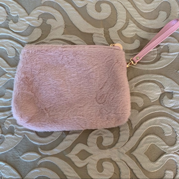 NWOT Pink fur wristlet with pearls - Picture 2 of 5